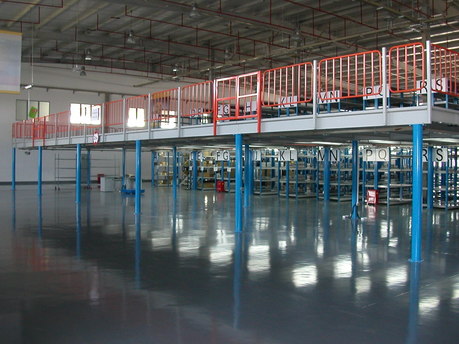 Steel Floor Rack